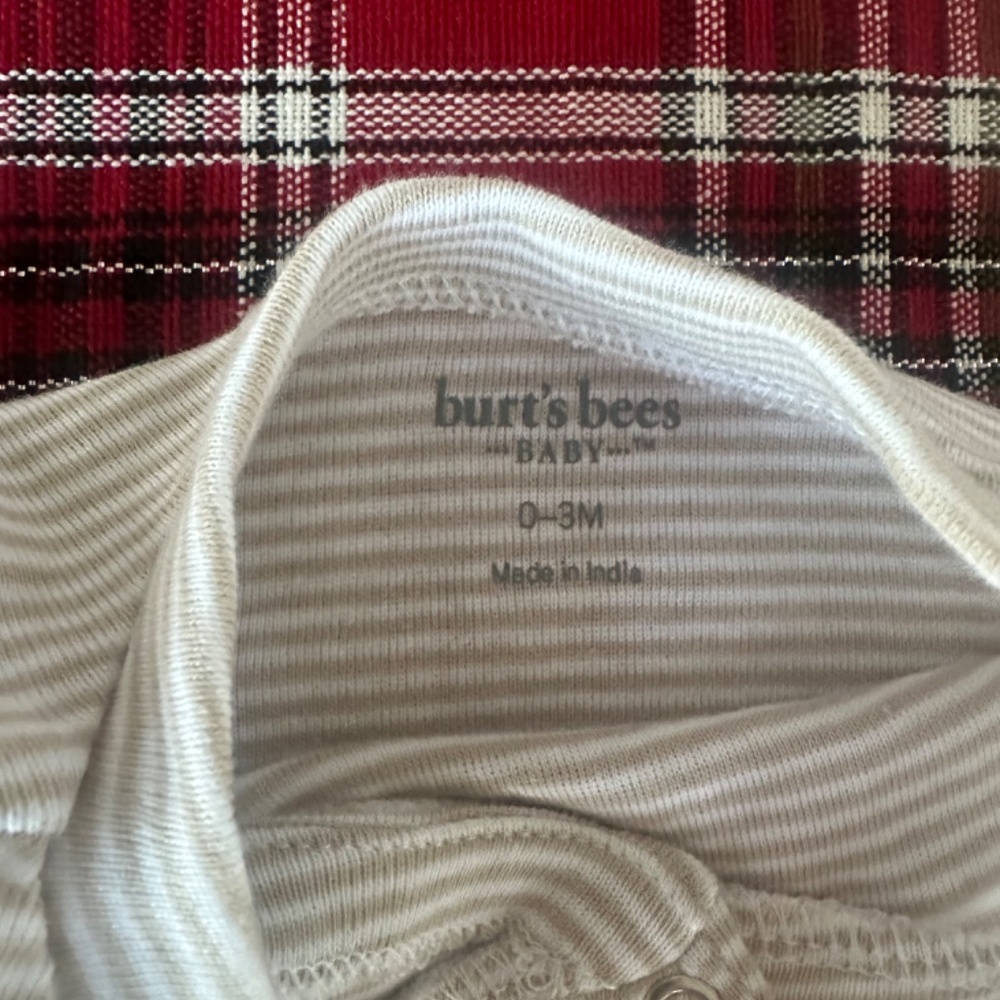 Two Burts bees new footed onesies 0-3 months - Picture 2 of 2